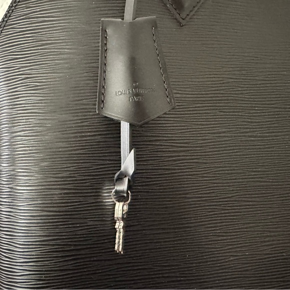 Louis Vuitton Epi Alma GM Black Handbag - Picture 6 of 10